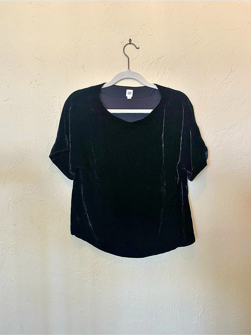 GAP Short Sleeve Velvet Top in Black Size Small